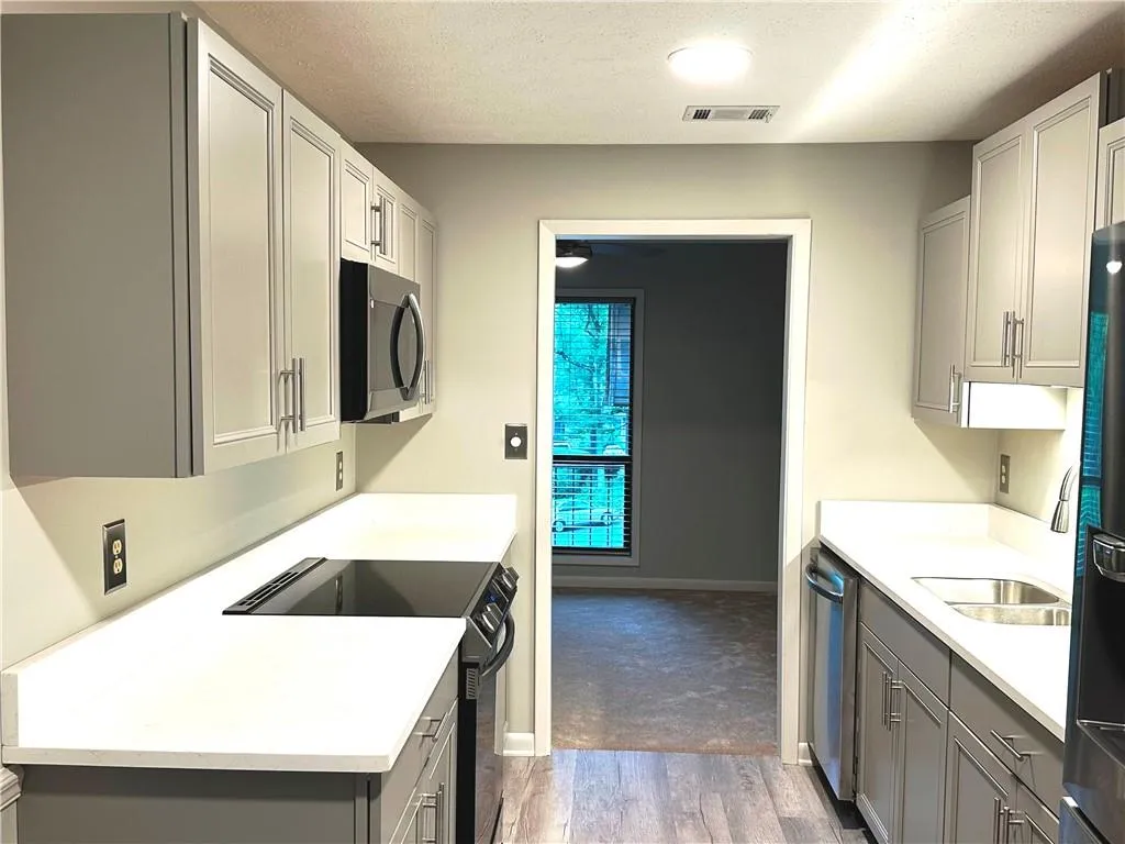 8740 Roswell Road Unit 6d, Atlanta, Georgia 30350, 2 Bedrooms Bedrooms, ,2 BathroomsBathrooms,Residential,Sold,8740 Roswell Road Unit 6d,7219290