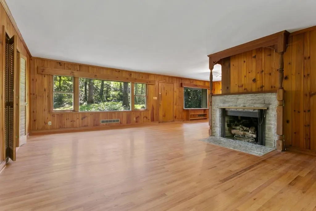 755 Mount Paran Road, Sandy Springs, Georgia 30327, 3 Bedrooms Bedrooms, ,2 BathroomsBathrooms,Residential,Sold,755 Mount Paran Road,6950587