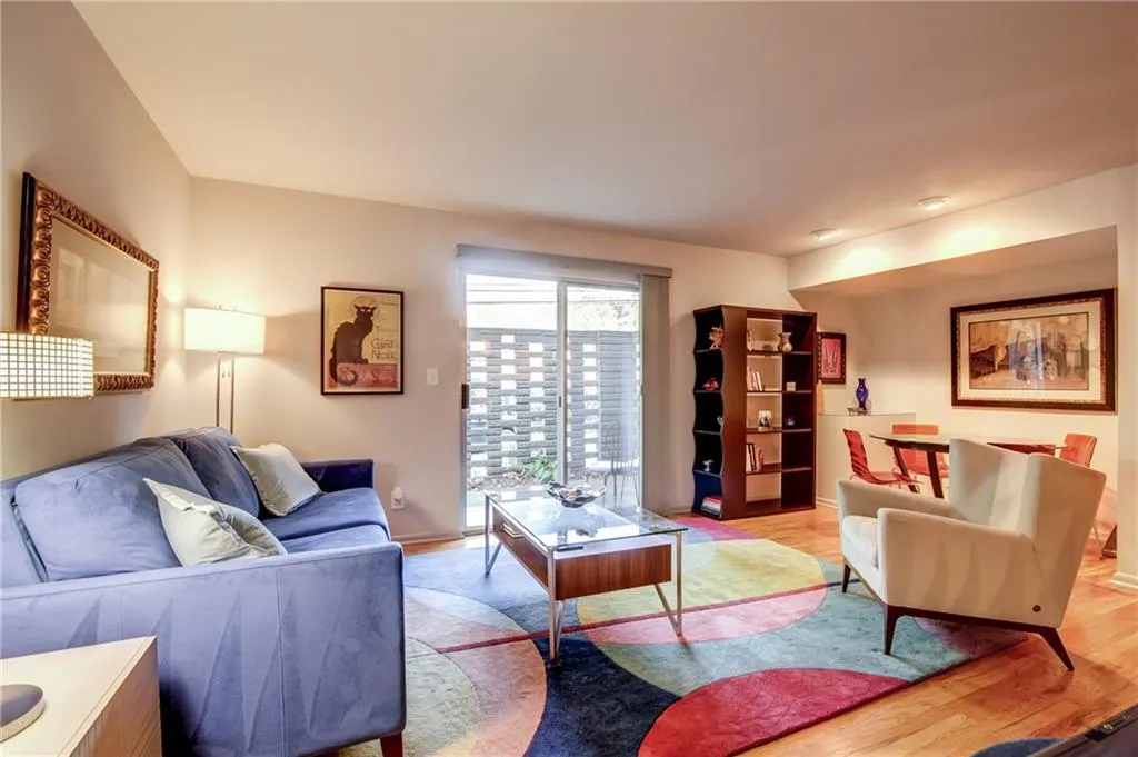 3501 Roswell Road Unit 203, Atlanta, Georgia 30342, 1 Bedroom Bedrooms, ,1 BathroomBathrooms,Residential,Sold,3501 Roswell Road Unit 203,5772623