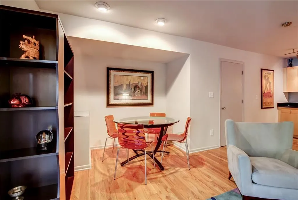 3501 Roswell Road Unit 203, Atlanta, Georgia 30342, 1 Bedroom Bedrooms, ,1 BathroomBathrooms,Residential,Sold,3501 Roswell Road Unit 203,5772623