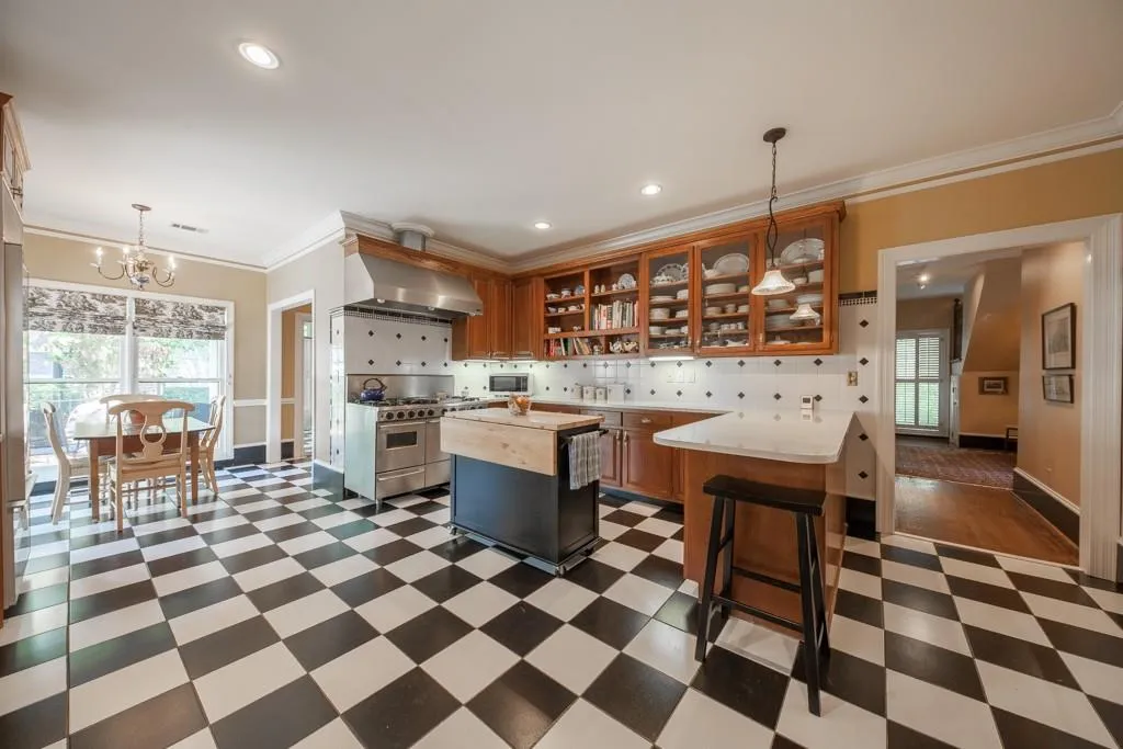 36 Ridgemere Trace, Sandy Springs, Georgia 30328, 3 Bedrooms Bedrooms, ,2 BathroomsBathrooms,Residential,Sold,36 Ridgemere Trace,5865639