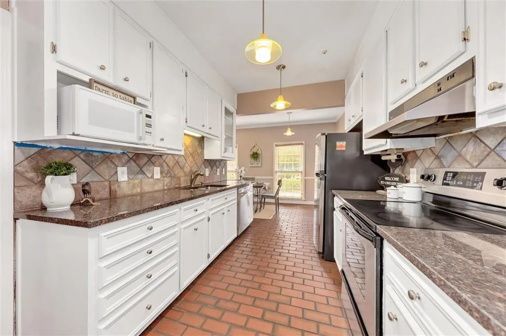 5289 Glenridge Drive, Atlanta, Georgia 30342, 3 Bedrooms Bedrooms, ,3 BathroomsBathrooms,Residential,Sold,5289 Glenridge Drive,7244298