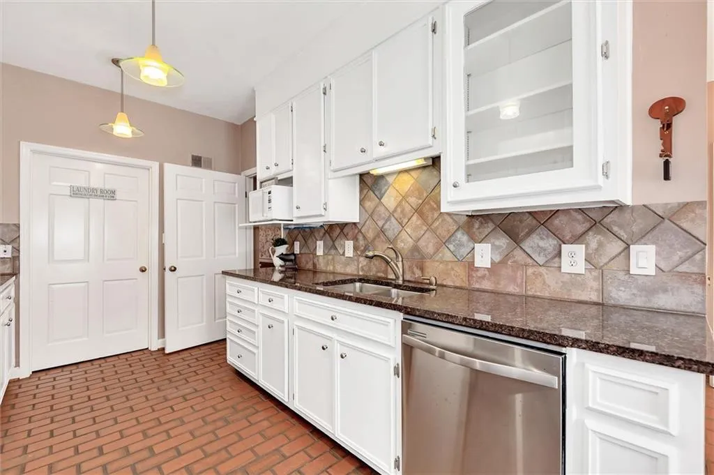 5289 Glenridge Drive, Atlanta, Georgia 30342, 3 Bedrooms Bedrooms, ,3 BathroomsBathrooms,Residential,Sold,5289 Glenridge Drive,7244298