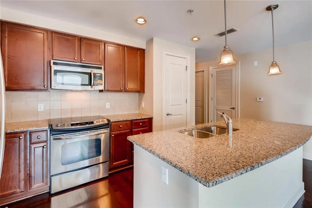 200 River Vista Drive Unit 630, Atlanta, Georgia 30339, 2 Bedrooms Bedrooms, ,2 BathroomsBathrooms,Residential,Sold,200 River Vista Drive Unit 630,5970552