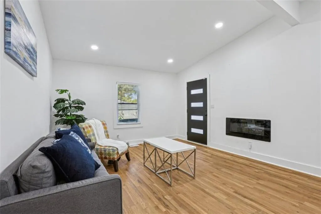 858 Hall Street Nw, Atlanta, Georgia 30318, 3 Bedrooms Bedrooms, ,2 BathroomsBathrooms,Residential,For Sale,858 Hall Street Nw,7677201