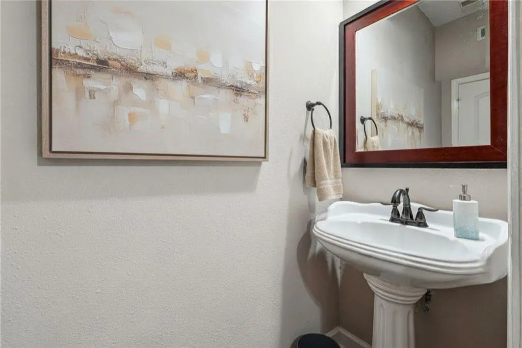3777 Peachtree Road Ne Unit 911, Brookhaven, Georgia 30319, 1 Bedroom Bedrooms, ,1 BathroomBathrooms,Residential,For Sale,3777 Peachtree Road Ne Unit 911,7654512