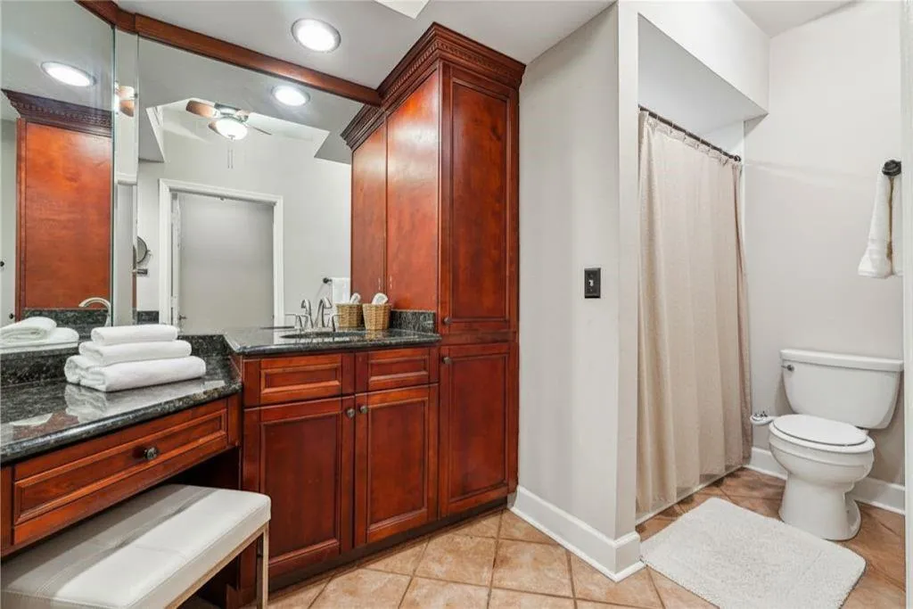 3777 Peachtree Road Ne Unit 911, Brookhaven, Georgia 30319, 1 Bedroom Bedrooms, ,1 BathroomBathrooms,Residential,For Sale,3777 Peachtree Road Ne Unit 911,7654512