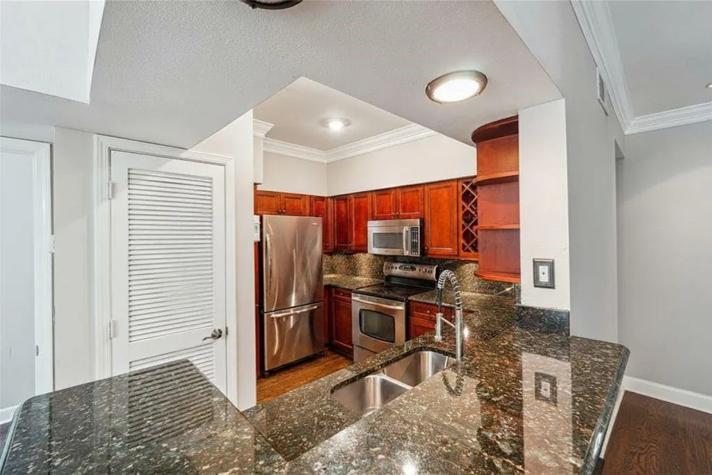 3777 Peachtree Road Ne Unit 911, Brookhaven, Georgia 30319, 1 Bedroom Bedrooms, ,1 BathroomBathrooms,Residential,For Sale,3777 Peachtree Road Ne Unit 911,7654512