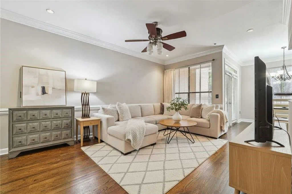 3777 Peachtree Road Ne Unit 911, Brookhaven, Georgia 30319, 1 Bedroom Bedrooms, ,1 BathroomBathrooms,Residential,For Sale,3777 Peachtree Road Ne Unit 911,7654512