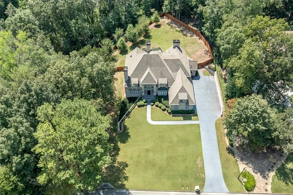 845 Jett Ferry Manor, Sandy Springs, Georgia 30350, 5 Bedrooms Bedrooms, ,5 BathroomsBathrooms,Residential,For Sale,845 Jett Ferry Manor,7649450