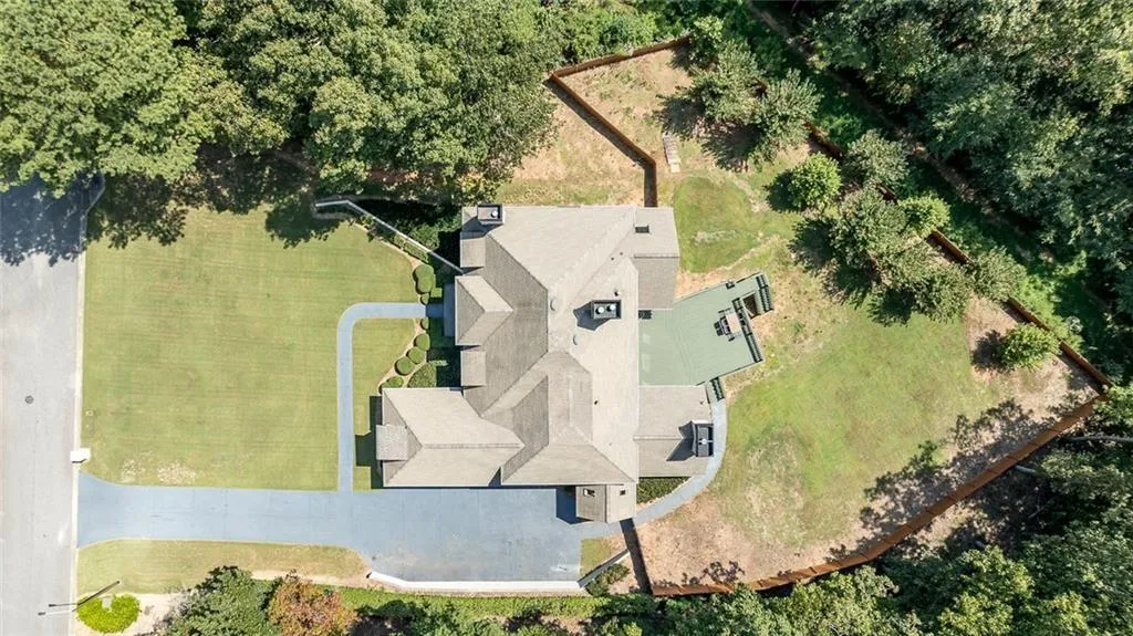 845 Jett Ferry Manor, Sandy Springs, Georgia 30350, 5 Bedrooms Bedrooms, ,5 BathroomsBathrooms,Residential,For Sale,845 Jett Ferry Manor,7649450