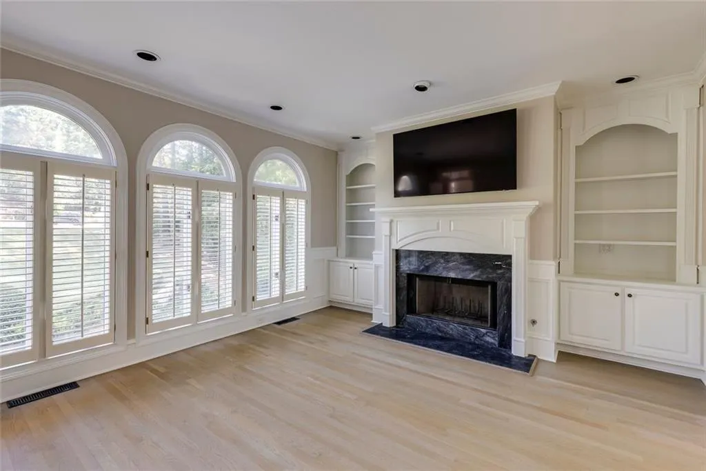 845 Jett Ferry Manor, Sandy Springs, Georgia 30350, 5 Bedrooms Bedrooms, ,5 BathroomsBathrooms,Residential,For Sale,845 Jett Ferry Manor,7649450