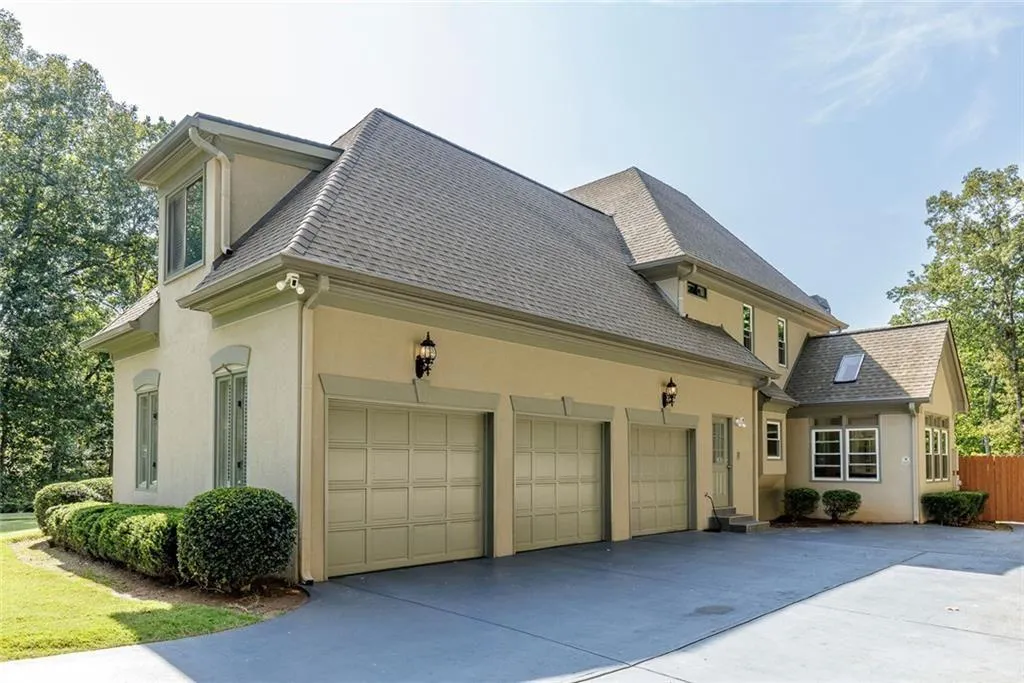 845 Jett Ferry Manor, Sandy Springs, Georgia 30350, 5 Bedrooms Bedrooms, ,5 BathroomsBathrooms,Residential,For Sale,845 Jett Ferry Manor,7649450