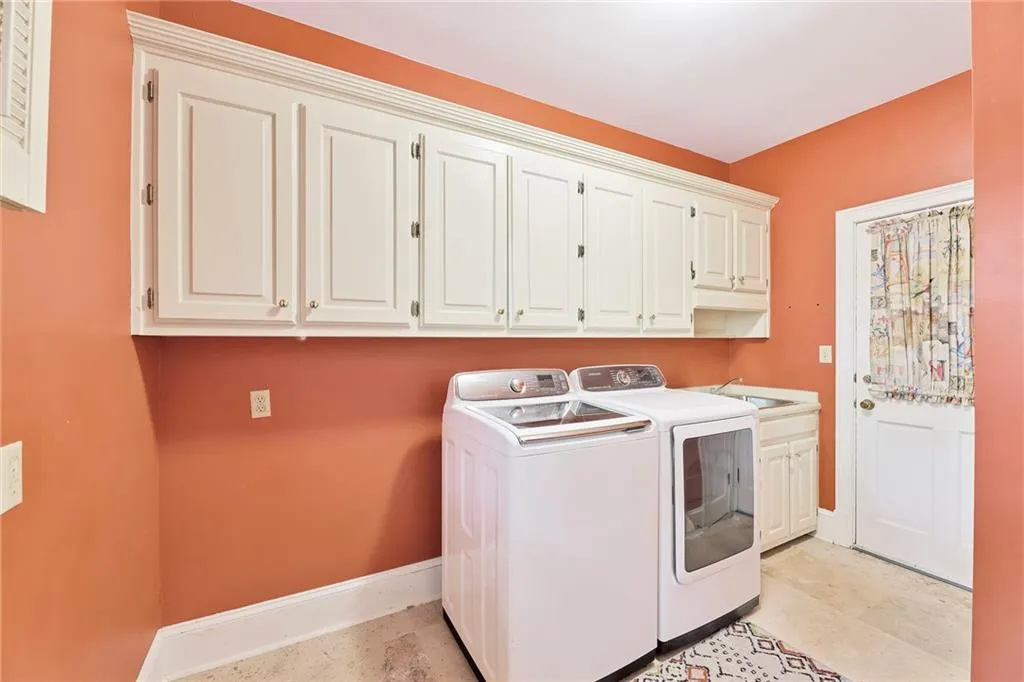 1595 Lazy River Lane, Sandy Springs, Georgia 30350, 5 Bedrooms Bedrooms, ,5 BathroomsBathrooms,Residential,Sold,1595 Lazy River Lane,6925954