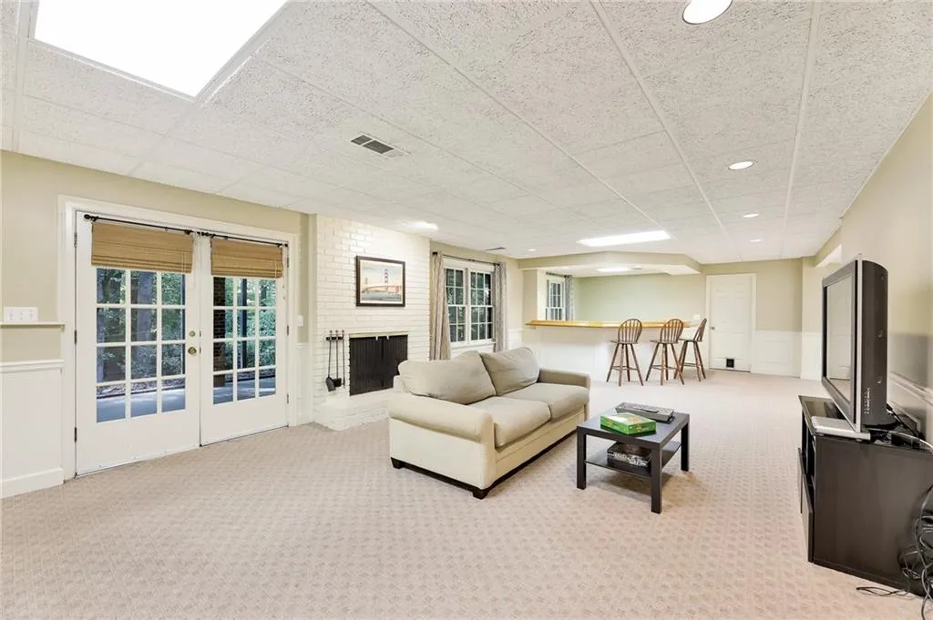 1595 Lazy River Lane, Sandy Springs, Georgia 30350, 5 Bedrooms Bedrooms, ,5 BathroomsBathrooms,Residential,Sold,1595 Lazy River Lane,6925954