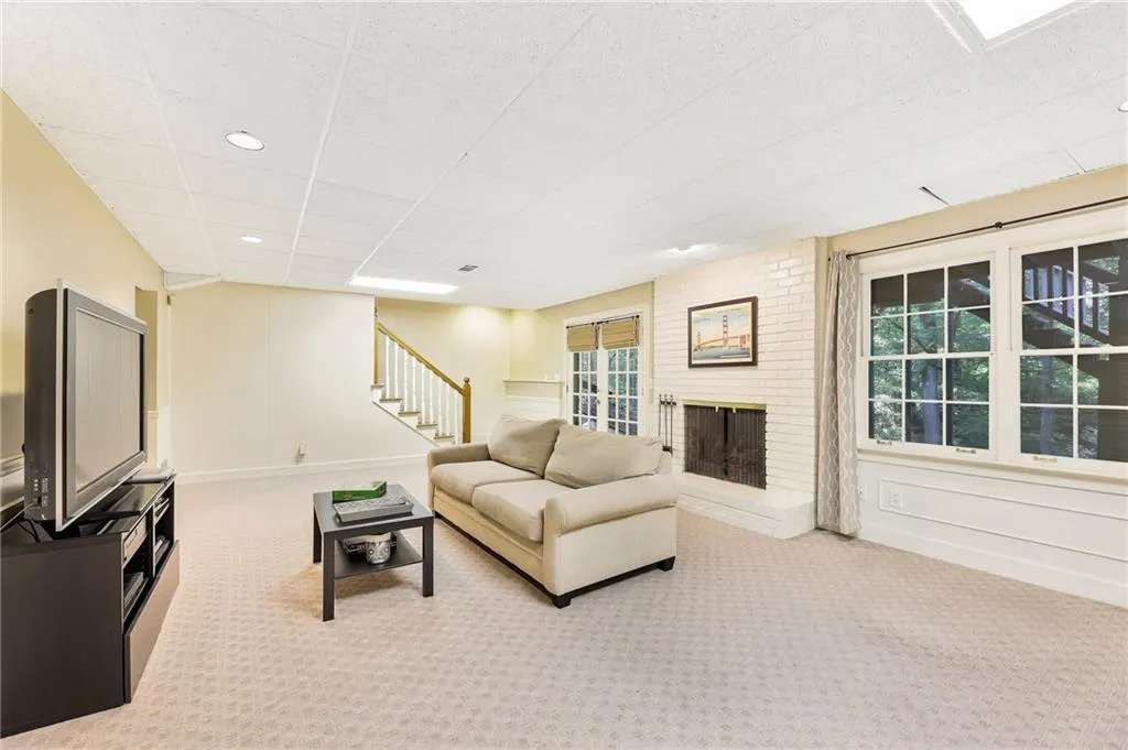 1595 Lazy River Lane, Sandy Springs, Georgia 30350, 5 Bedrooms Bedrooms, ,5 BathroomsBathrooms,Residential,Sold,1595 Lazy River Lane,6925954