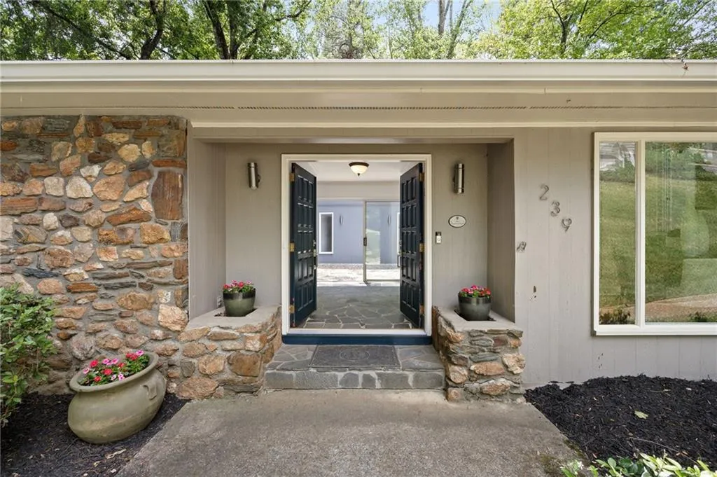 239 Devonwood Drive, Atlanta, Georgia 30328, 4 Bedrooms Bedrooms, ,2 BathroomsBathrooms,Residential,Sold,239 Devonwood Drive,7562127