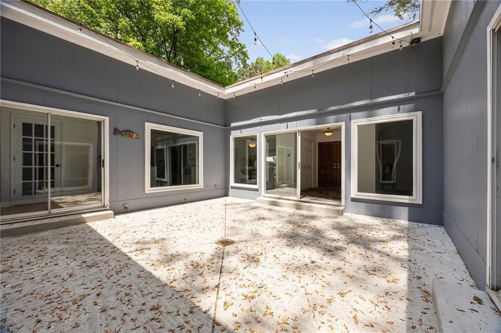 239 Devonwood Drive, Atlanta, Georgia 30328, 4 Bedrooms Bedrooms, ,2 BathroomsBathrooms,Residential,Sold,239 Devonwood Drive,7562127