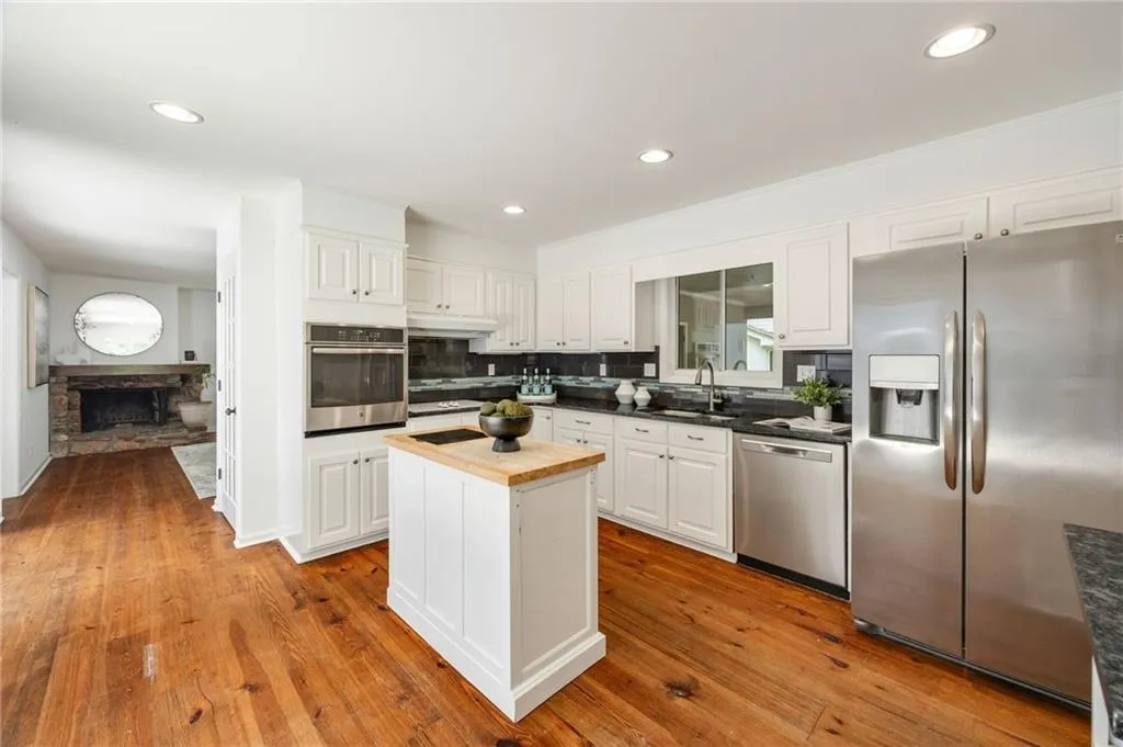 239 Devonwood Drive, Atlanta, Georgia 30328, 4 Bedrooms Bedrooms, ,2 BathroomsBathrooms,Residential,Sold,239 Devonwood Drive,7562127