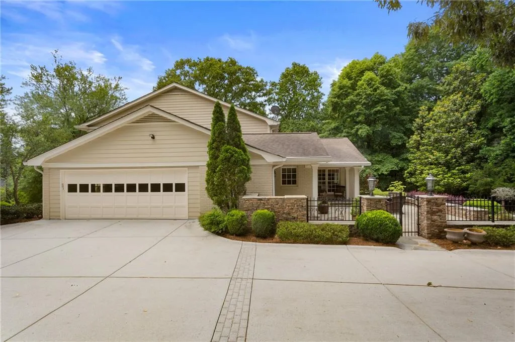 8035 Monticello Drive, Sandy Springs, Georgia 30350, 5 Bedrooms Bedrooms, ,4 BathroomsBathrooms,Residential,Sold,8035 Monticello Drive,7212226