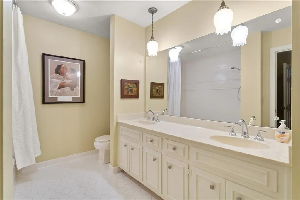 8035 Monticello Drive, Sandy Springs, Georgia 30350, 5 Bedrooms Bedrooms, ,4 BathroomsBathrooms,Residential,Sold,8035 Monticello Drive,7212226