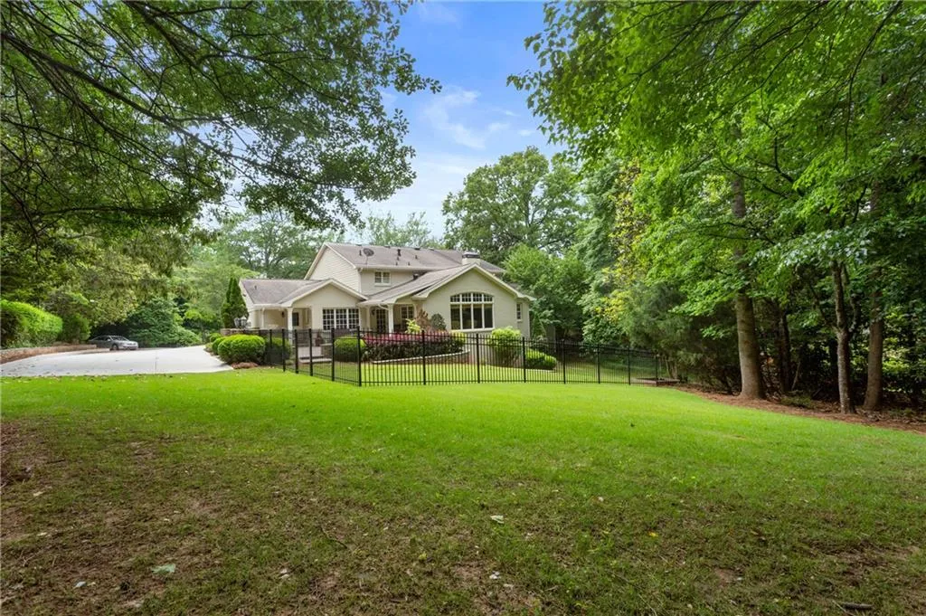 8035 Monticello Drive, Sandy Springs, Georgia 30350, 5 Bedrooms Bedrooms, ,4 BathroomsBathrooms,Residential,Sold,8035 Monticello Drive,7212226
