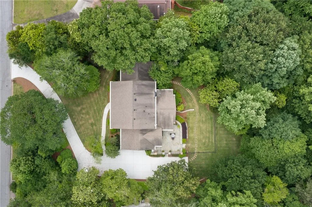 8035 Monticello Drive, Sandy Springs, Georgia 30350, 5 Bedrooms Bedrooms, ,4 BathroomsBathrooms,Residential,Sold,8035 Monticello Drive,7212226