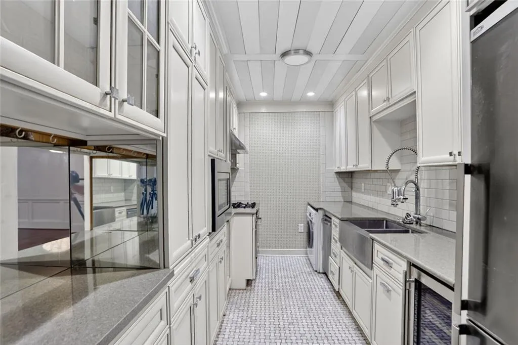 32 28th Street Nw Unit 201, Atlanta, Georgia 30309, 1 Bedroom Bedrooms, ,1 BathroomBathrooms,Residential,For Sale,32 28th Street Nw Unit 201,7627531