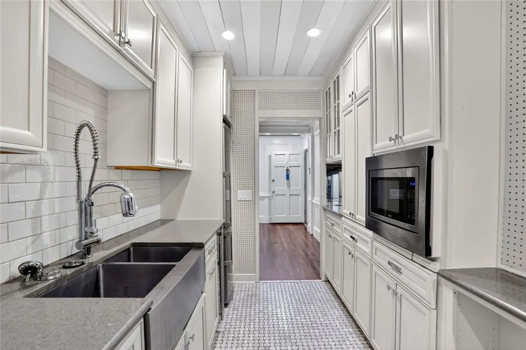 32 28th Street Nw Unit 201, Atlanta, Georgia 30309, 1 Bedroom Bedrooms, ,1 BathroomBathrooms,Residential,For Sale,32 28th Street Nw Unit 201,7627531