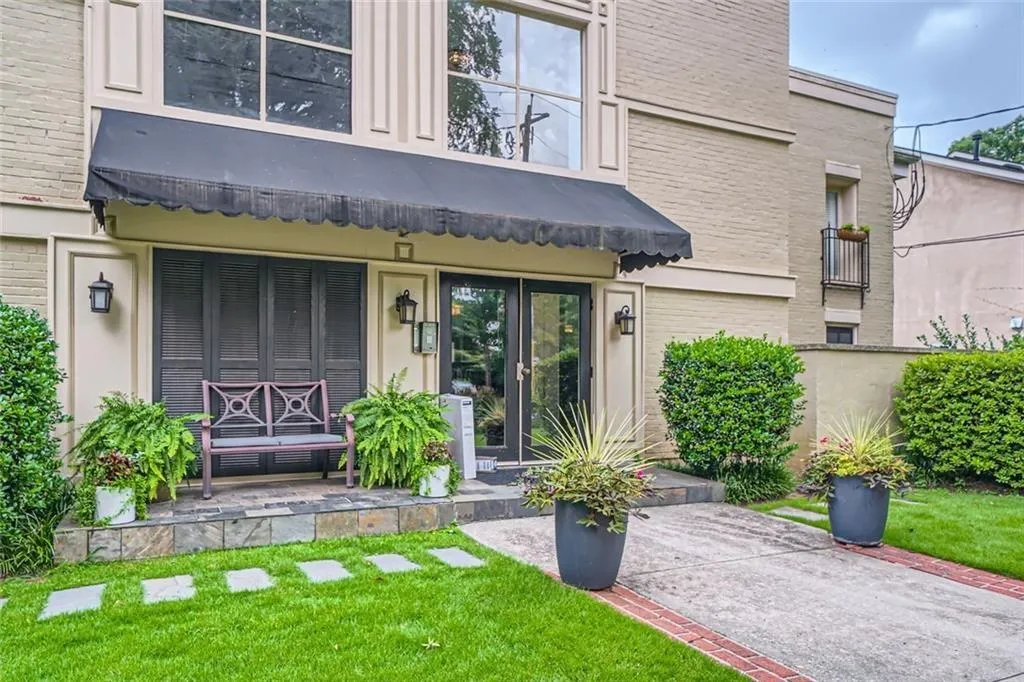 32 28th Street Nw Unit 201, Atlanta, Georgia 30309, 1 Bedroom Bedrooms, ,1 BathroomBathrooms,Residential,For Sale,32 28th Street Nw Unit 201,7627531