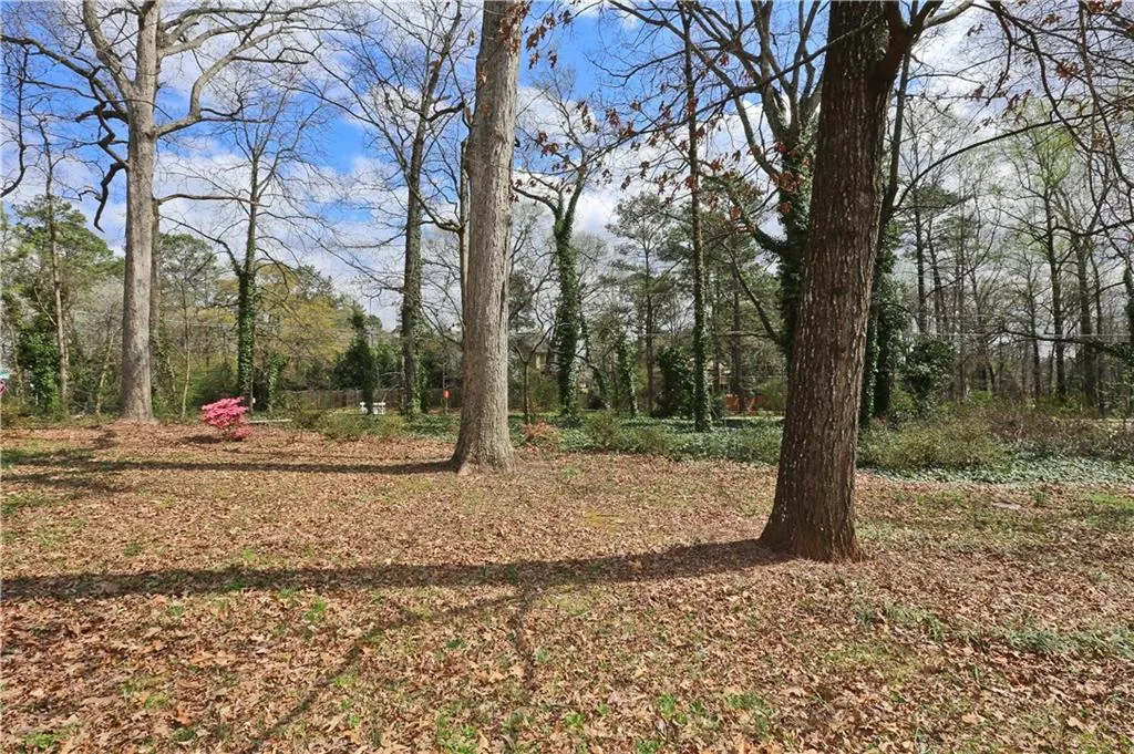 5280 High Point Road, Sandy Springs, Georgia 30342, 5 Bedrooms Bedrooms, ,4 BathroomsBathrooms,Residential,Sold,5280 High Point Road,5629633