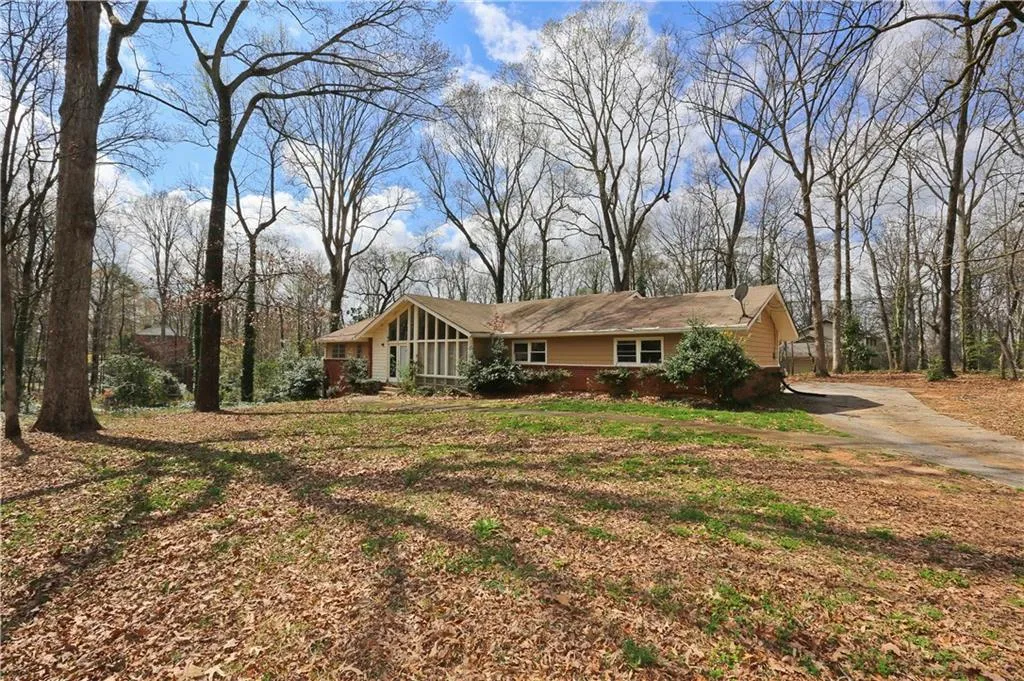 5280 High Point Road, Sandy Springs, Georgia 30342, 5 Bedrooms Bedrooms, ,4 BathroomsBathrooms,Residential,Sold,5280 High Point Road,5629633