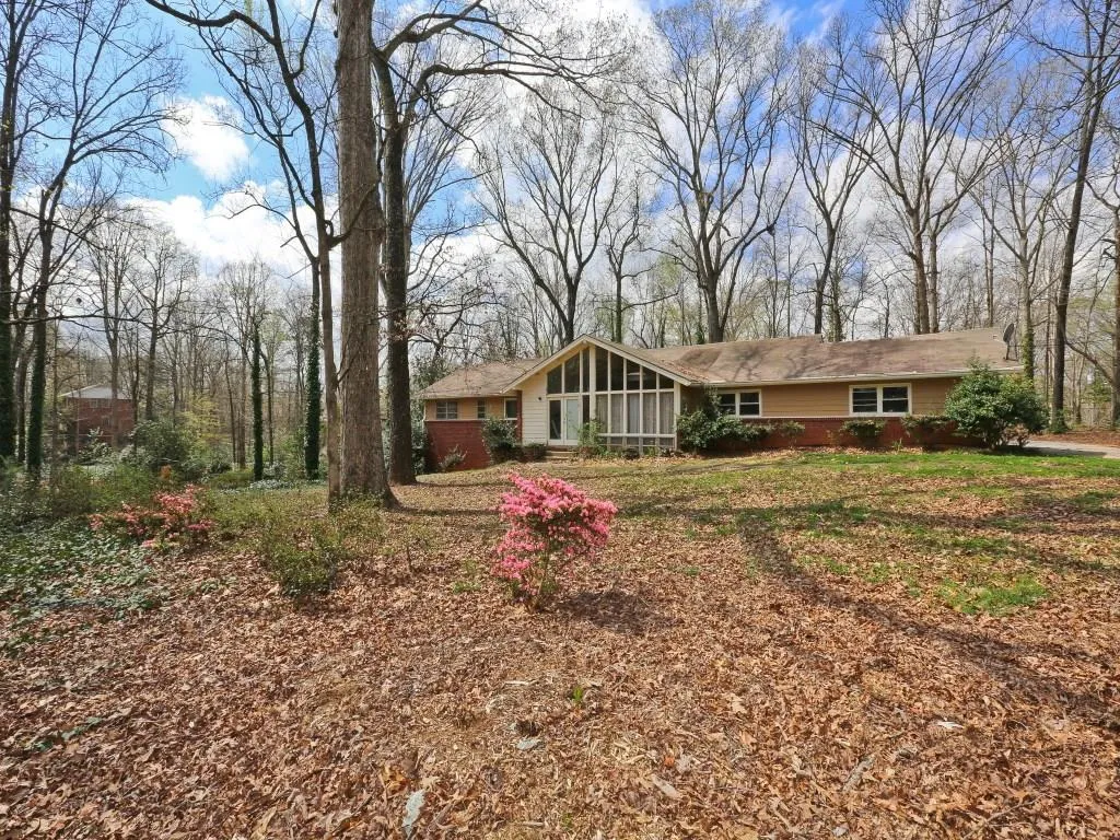 5280 High Point Road, Sandy Springs, Georgia 30342, 5 Bedrooms Bedrooms, ,4 BathroomsBathrooms,Residential,Sold,5280 High Point Road,5629633