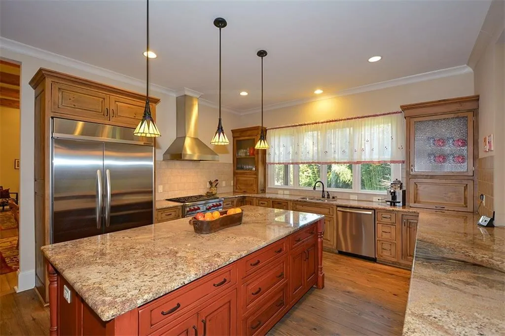 6279 Cherry Tree Lane, Atlanta, Georgia 30328, 5 Bedrooms Bedrooms, ,5 BathroomsBathrooms,Residential,Sold,6279 Cherry Tree Lane,5800569