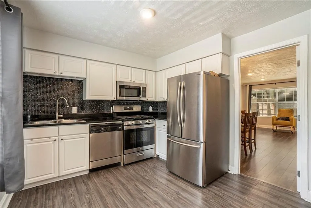 6980 Roswell Road Unit M3, Sandy Springs, Georgia 30328, 3 Bedrooms Bedrooms, ,2 BathroomsBathrooms,Residential,Sold,6980 Roswell Road Unit M3,7236810 6980 Roswell Road Unit M3, Sandy Springs, Georgia 30328, 3 Bedrooms Bedrooms, ,2 BathroomsBathrooms,Residential,Sold,6980 Roswell Road Unit M3,7236810