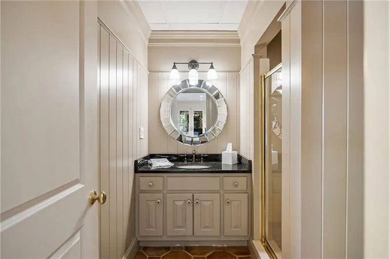 Full bathroom for pool