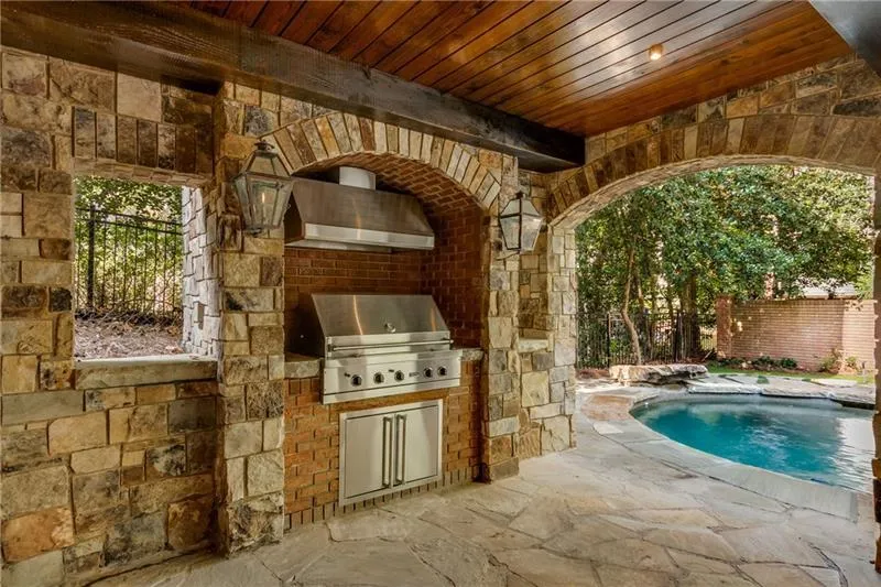 Pool kitchen