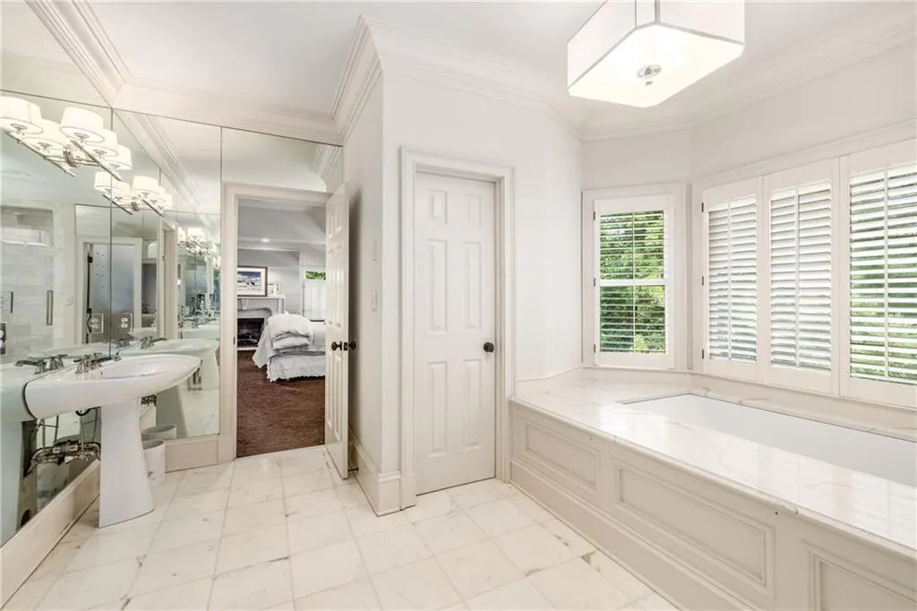 1285 Wesley Place Nw, Atlanta, Georgia 30327, 5 Bedrooms Bedrooms, ,7 BathroomsBathrooms,Residential,For Sale,1285 Wesley Place Nw,7571244
