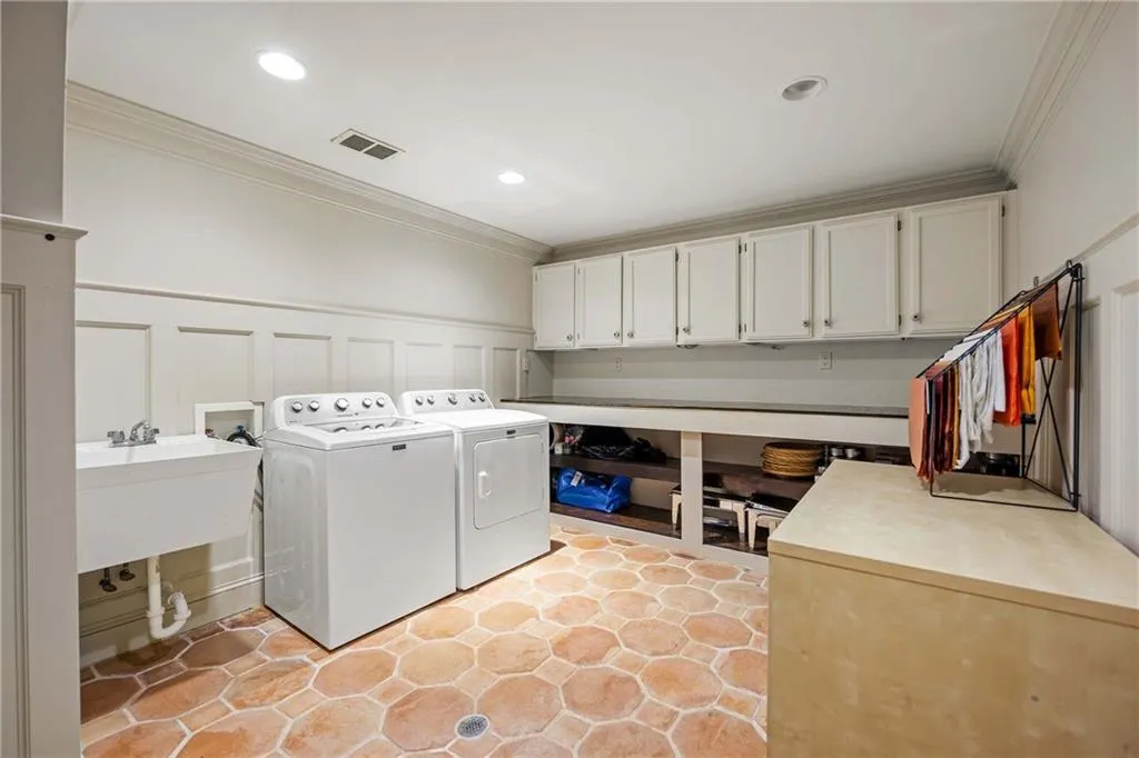1285 Wesley Place Nw, Atlanta, Georgia 30327, 5 Bedrooms Bedrooms, ,7 BathroomsBathrooms,Residential,For Sale,1285 Wesley Place Nw,7571244