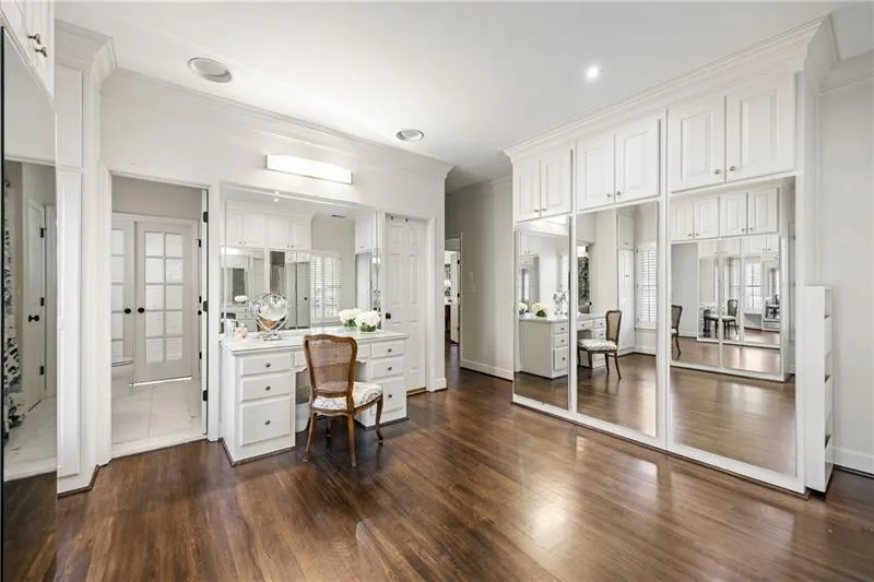 Lady's dressing room