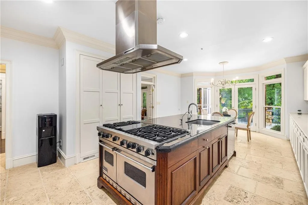 1285 Wesley Place Nw, Atlanta, Georgia 30327, 5 Bedrooms Bedrooms, ,7 BathroomsBathrooms,Residential,For Sale,1285 Wesley Place Nw,7571244