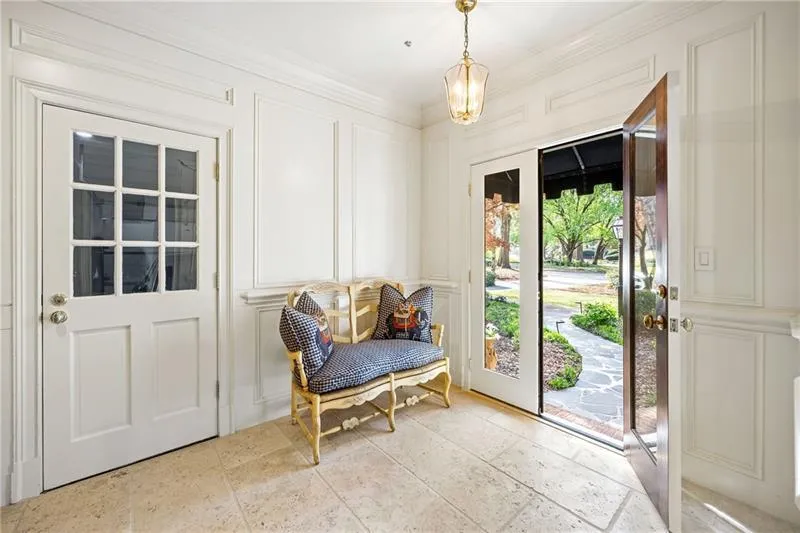 Side entry to house