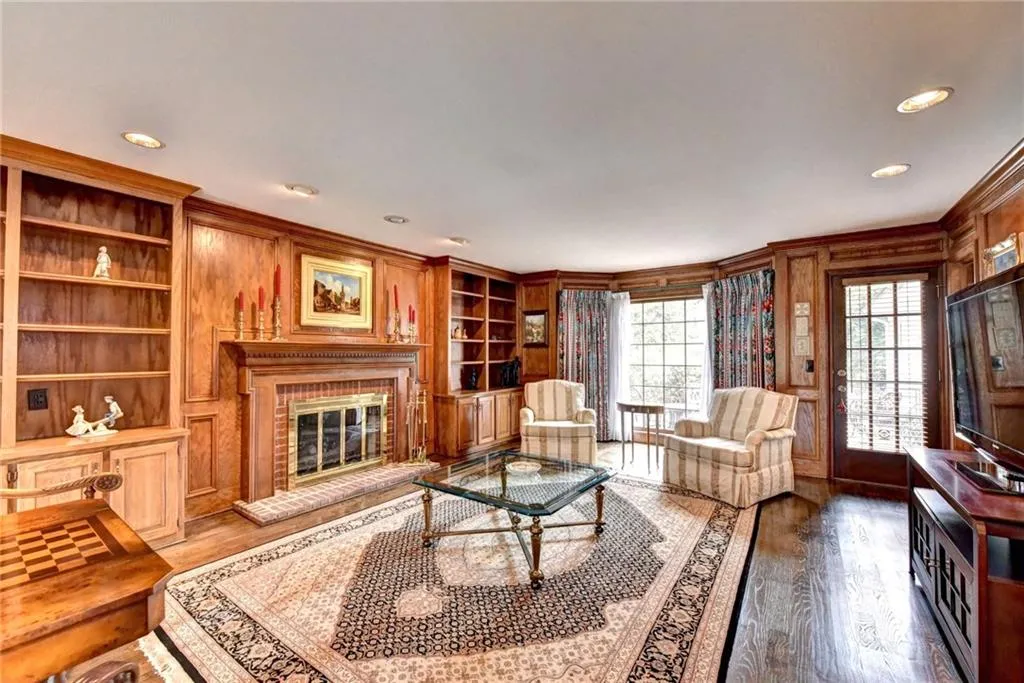330 Burnt Oak Court, Sandy Springs, Georgia 30328, 4 Bedrooms Bedrooms, ,3 BathroomsBathrooms,Residential,Sold,330 Burnt Oak Court,5965472