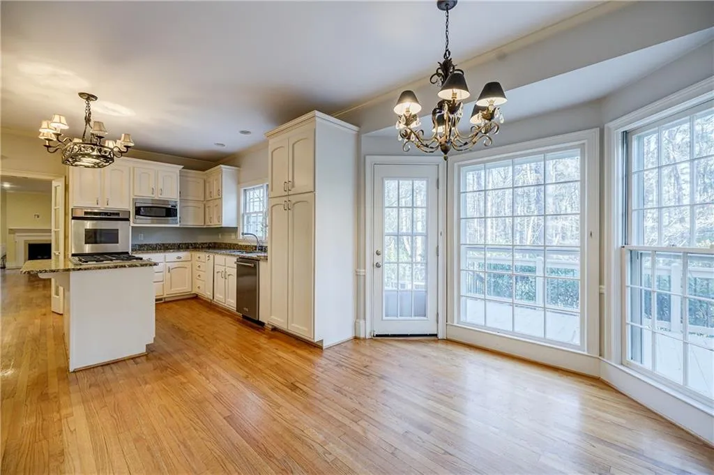 55 Chevaux Court Nw, Atlanta, Georgia 30342, 4 Bedrooms Bedrooms, ,3 BathroomsBathrooms,Residential,Sold,55 Chevaux Court Nw,7019600