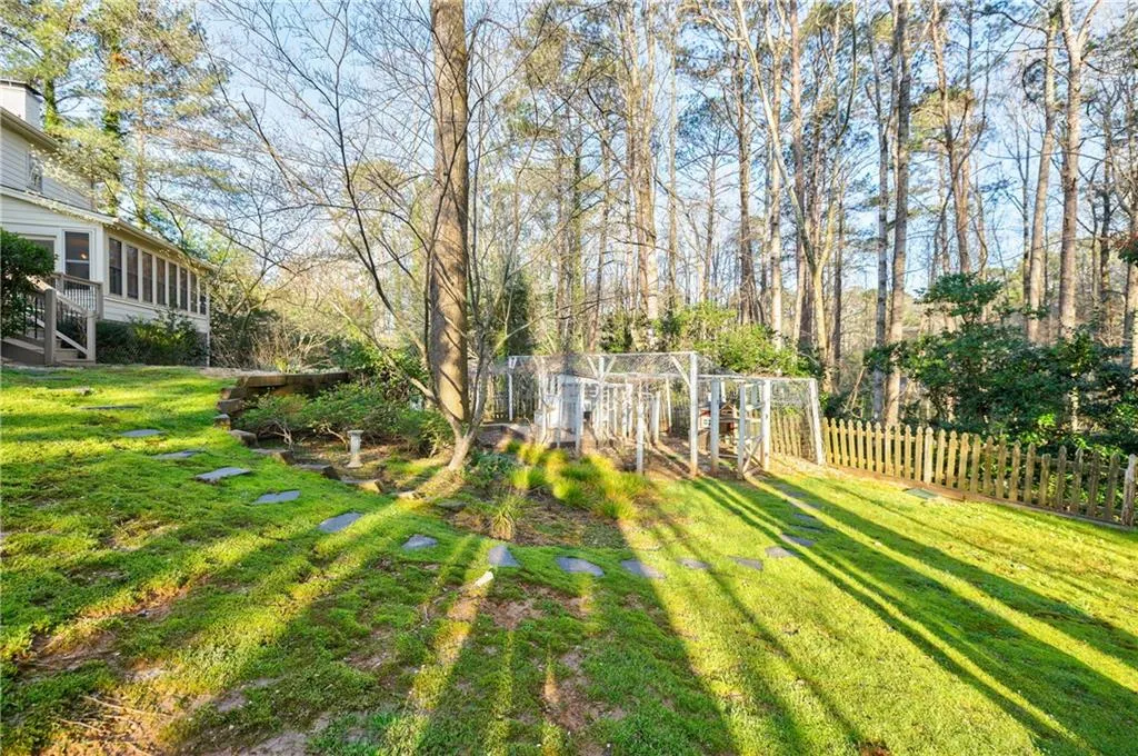 55 Chevaux Court Nw, Atlanta, Georgia 30342, 4 Bedrooms Bedrooms, ,3 BathroomsBathrooms,Residential,Sold,55 Chevaux Court Nw,7019600