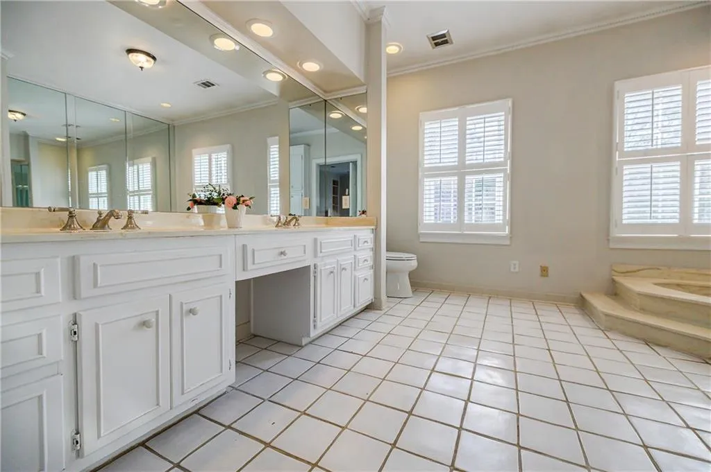 55 Chevaux Court Nw, Atlanta, Georgia 30342, 4 Bedrooms Bedrooms, ,3 BathroomsBathrooms,Residential,Sold,55 Chevaux Court Nw,7019600