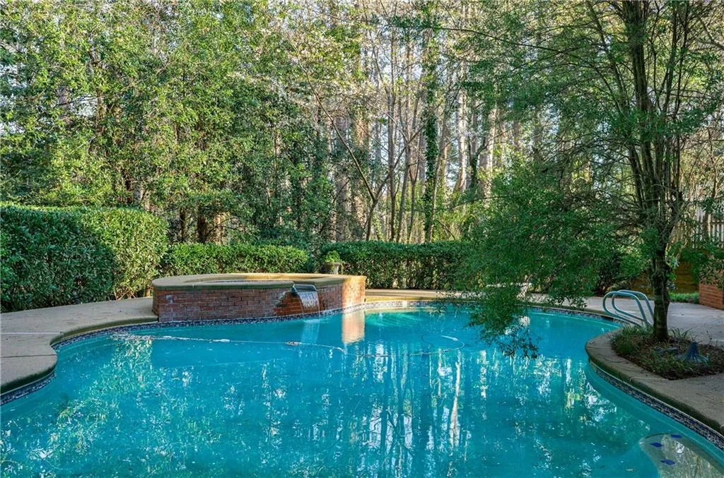 55 Chevaux Court Nw, Atlanta, Georgia 30342, 4 Bedrooms Bedrooms, ,3 BathroomsBathrooms,Residential,Sold,55 Chevaux Court Nw,7019600