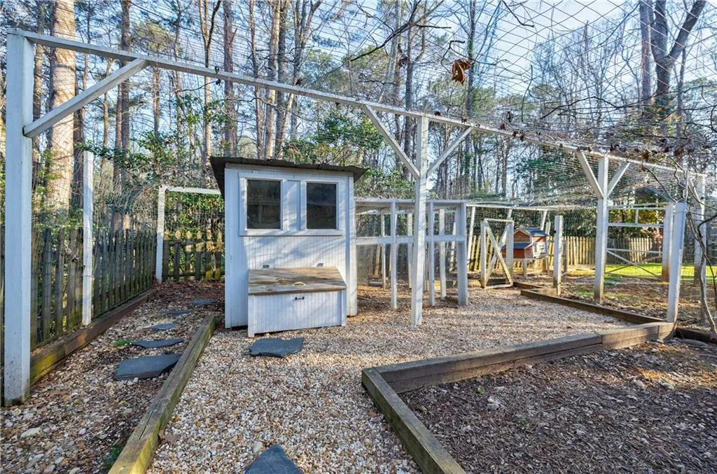 55 Chevaux Court Nw, Atlanta, Georgia 30342, 4 Bedrooms Bedrooms, ,3 BathroomsBathrooms,Residential,Sold,55 Chevaux Court Nw,7019600