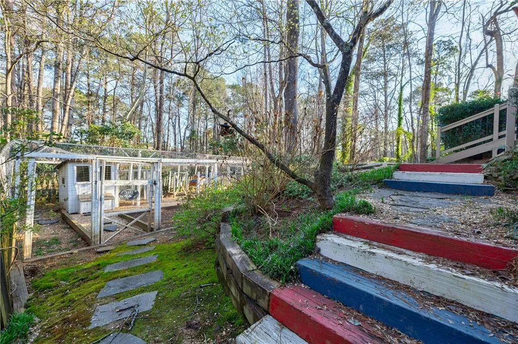 55 Chevaux Court Nw, Atlanta, Georgia 30342, 4 Bedrooms Bedrooms, ,3 BathroomsBathrooms,Residential,Sold,55 Chevaux Court Nw,7019600