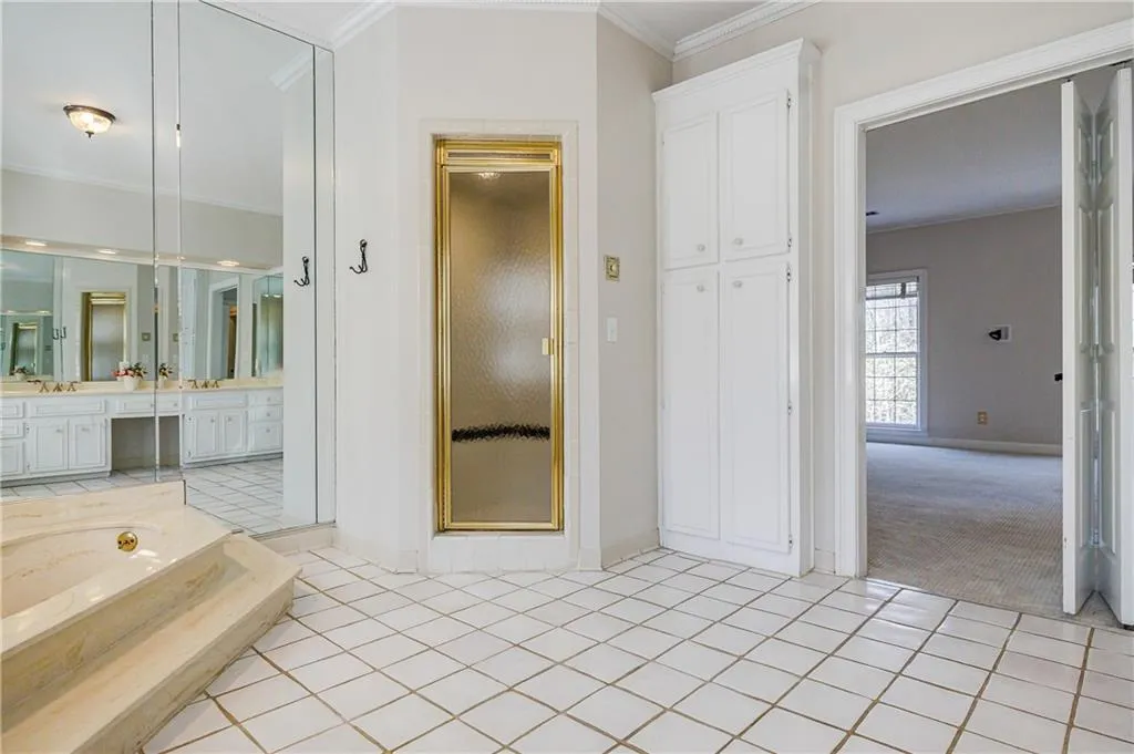 55 Chevaux Court Nw, Atlanta, Georgia 30342, 4 Bedrooms Bedrooms, ,3 BathroomsBathrooms,Residential,Sold,55 Chevaux Court Nw,7019600